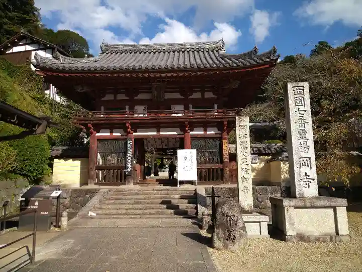 岡寺(龍蓋寺)の山門・神門
