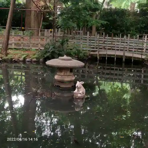 調神社の庭園