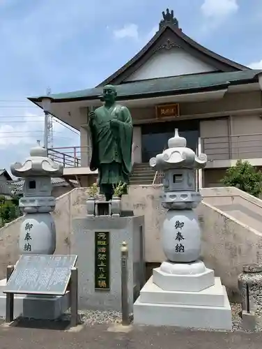 立政寺の像