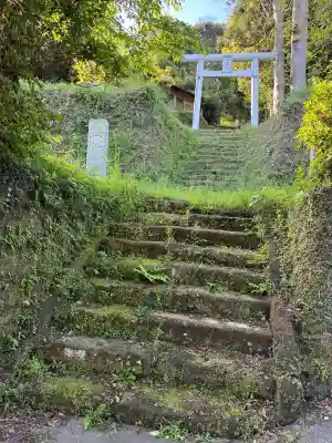 熊野神社の{uncategorized: "未分類", other: "その他", undefined: "問題あり", building: "その他建物", grave: "お墓", sacred_gate: "鳥居", guardian: "狛犬", statue: "像", buddha: "仏像", history: "歴史", nature: "自然", garden: "庭園", animal: "動物", pagoda: "塔", temizu: "手水舎", mountain_gate: "山門・神門", sanctuary: "本殿・本堂", subordinate: "末社・摂社", art: "芸術", scenery: "景色", jizo: "地蔵", ema: "絵馬", goshuin: "御朱印", omikuji: "おみくじ", items: "授与品その他", amulet: "お守り", goshuincho: "御朱印帳", eats: "食事", festival: "お祭り", votive_dance: "神楽", shichigosan: "七五三参", wedding: "結婚式", experience: "体験その他", initially: "初詣", around: "周辺", anti_infection: "感染症対策"}