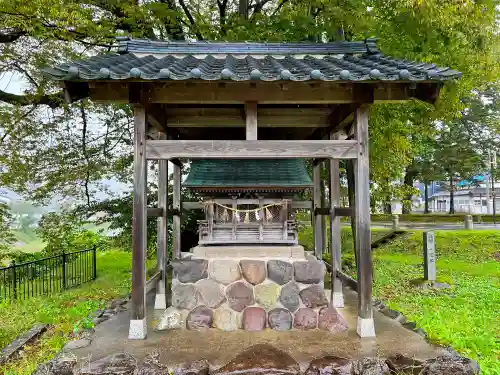 須波阿湏疑神社の末社・摂社