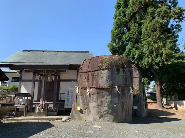 三ツ石神社の本殿・本堂