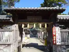 白峯寺の山門