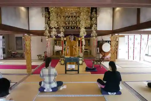 真野寺の本殿・本堂