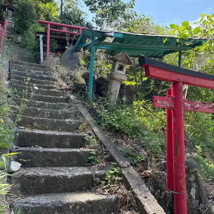 西森稲荷大明神の{uncategorized: "未分類", other: "その他", undefined: "問題あり", building: "その他建物", grave: "お墓", sacred_gate: "鳥居", guardian: "狛犬", statue: "像", buddha: "仏像", history: "歴史", nature: "自然", garden: "庭園", animal: "動物", pagoda: "塔", temizu: "手水舎", mountain_gate: "山門・神門", sanctuary: "本殿・本堂", subordinate: "末社・摂社", art: "芸術", scenery: "景色", jizo: "地蔵", ema: "絵馬", goshuin: "御朱印", omikuji: "おみくじ", items: "授与品その他", amulet: "お守り", goshuincho: "御朱印帳", eats: "食事", festival: "お祭り", votive_dance: "神楽", shichigosan: "七五三参", wedding: "結婚式", experience: "体験その他", initially: "初詣", around: "周辺", anti_infection: "感染症対策"}