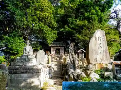 古見御嶽神社の本殿・本堂