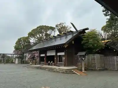 伊勢山皇大神宮の{uncategorized: "未分類", other: "その他", undefined: "問題あり", building: "その他建物", grave: "お墓", sacred_gate: "鳥居", guardian: "狛犬", statue: "像", buddha: "仏像", history: "歴史", nature: "自然", garden: "庭園", animal: "動物", pagoda: "塔", temizu: "手水舎", mountain_gate: "山門・神門", sanctuary: "本殿・本堂", subordinate: "末社・摂社", art: "芸術", scenery: "景色", jizo: "地蔵", ema: "絵馬", goshuin: "御朱印", omikuji: "おみくじ", items: "授与品その他", amulet: "お守り", goshuincho: "御朱印帳", eats: "食事", festival: "お祭り", votive_dance: "神楽", shichigosan: "七五三参", wedding: "結婚式", experience: "体験その他", initially: "初詣", around: "周辺", anti_infection: "感染症対策"}
