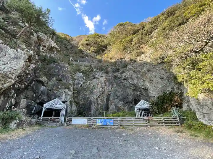 御厨人窟・神明窟(高知県)
