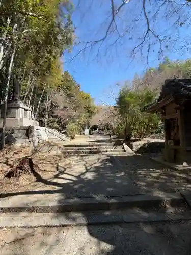高讃寺の{uncategorized: "未分類", other: "その他", undefined: "問題あり", building: "その他建物", grave: "お墓", sacred_gate: "鳥居", guardian: "狛犬", statue: "像", buddha: "仏像", history: "歴史", nature: "自然", garden: "庭園", animal: "動物", pagoda: "塔", temizu: "手水舎", mountain_gate: "山門・神門", sanctuary: "本殿・本堂", subordinate: "末社・摂社", art: "芸術", scenery: "景色", jizo: "地蔵", ema: "絵馬", goshuin: "御朱印", omikuji: "おみくじ", items: "授与品その他", amulet: "お守り", goshuincho: "御朱印帳", eats: "食事", festival: "お祭り", votive_dance: "神楽", shichigosan: "七五三参", wedding: "結婚式", experience: "体験その他", initially: "初詣", around: "周辺", anti_infection: "感染症対策"}