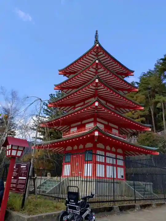 新倉富士浅間神社の{uncategorized: "未分類", other: "その他", undefined: "問題あり", building: "その他建物", grave: "お墓", sacred_gate: "鳥居", guardian: "狛犬", statue: "像", buddha: "仏像", history: "歴史", nature: "自然", garden: "庭園", animal: "動物", pagoda: "塔", temizu: "手水舎", mountain_gate: "山門・神門", sanctuary: "本殿・本堂", subordinate: "末社・摂社", art: "芸術", scenery: "景色", jizo: "地蔵", ema: "絵馬", goshuin: "御朱印", omikuji: "おみくじ", items: "授与品その他", amulet: "お守り", goshuincho: "御朱印帳", eats: "食事", festival: "お祭り", votive_dance: "神楽", shichigosan: "七五三参", wedding: "結婚式", experience: "体験その他", initially: "初詣", around: "周辺", anti_infection: "感染症対策"}