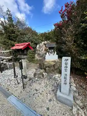 玉三稲荷神社の{uncategorized: "未分類", other: "その他", undefined: "問題あり", building: "その他建物", grave: "お墓", sacred_gate: "鳥居", guardian: "狛犬", statue: "像", buddha: "仏像", history: "歴史", nature: "自然", garden: "庭園", animal: "動物", pagoda: "塔", temizu: "手水舎", mountain_gate: "山門・神門", sanctuary: "本殿・本堂", subordinate: "末社・摂社", art: "芸術", scenery: "景色", jizo: "地蔵", ema: "絵馬", goshuin: "御朱印", omikuji: "おみくじ", items: "授与品その他", amulet: "お守り", goshuincho: "御朱印帳", eats: "食事", festival: "お祭り", votive_dance: "神楽", shichigosan: "七五三参", wedding: "結婚式", experience: "体験その他", initially: "初詣", around: "周辺", anti_infection: "感染症対策"}