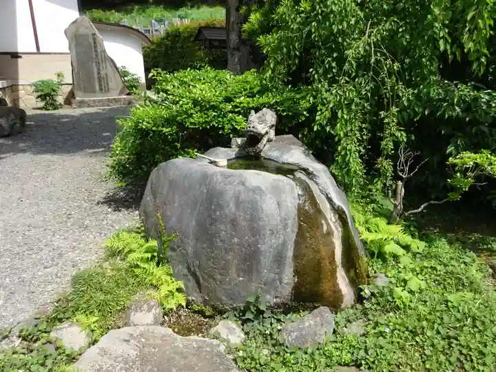 龍散寺の手水舎