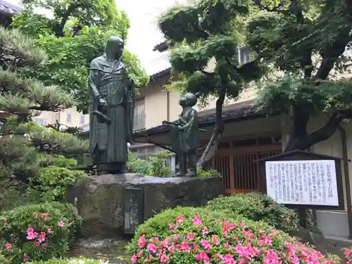 西光寺の像