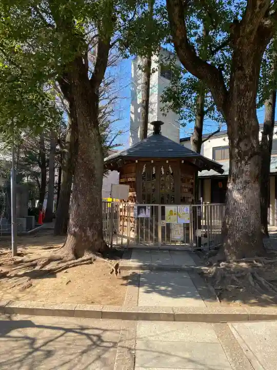 鳩森八幡神社の{uncategorized: "未分類", other: "その他", undefined: "問題あり", building: "その他建物", grave: "お墓", sacred_gate: "鳥居", guardian: "狛犬", statue: "像", buddha: "仏像", history: "歴史", nature: "自然", garden: "庭園", animal: "動物", pagoda: "塔", temizu: "手水舎", mountain_gate: "山門・神門", sanctuary: "本殿・本堂", subordinate: "末社・摂社", art: "芸術", scenery: "景色", jizo: "地蔵", ema: "絵馬", goshuin: "御朱印", omikuji: "おみくじ", items: "授与品その他", amulet: "お守り", goshuincho: "御朱印帳", eats: "食事", festival: "お祭り", votive_dance: "神楽", shichigosan: "七五三参", wedding: "結婚式", experience: "体験その他", initially: "初詣", around: "周辺", anti_infection: "感染症対策"}