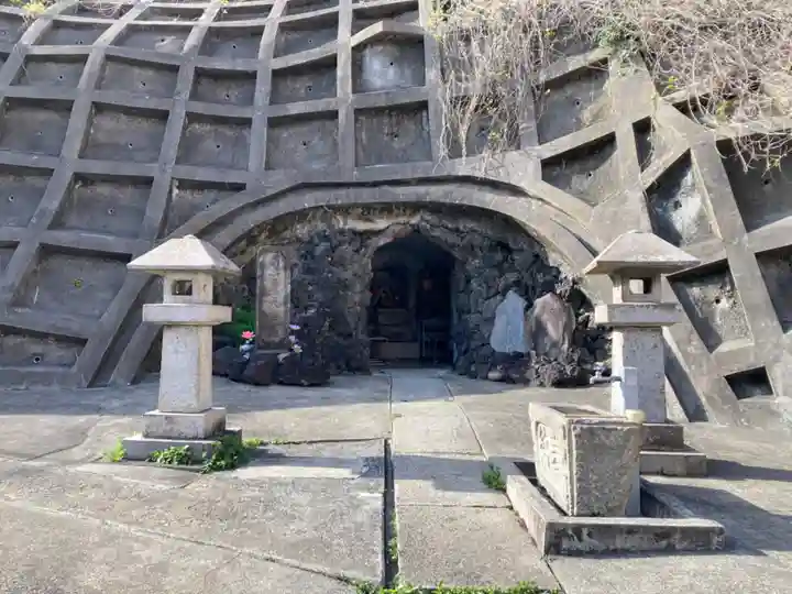 お穴さま(神奈川県)