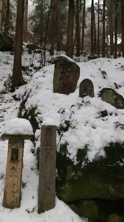 宝珠山 立石寺の{uncategorized: "未分類", other: "その他", undefined: "問題あり", building: "その他建物", grave: "お墓", sacred_gate: "鳥居", guardian: "狛犬", statue: "像", buddha: "仏像", history: "歴史", nature: "自然", garden: "庭園", animal: "動物", pagoda: "塔", temizu: "手水舎", mountain_gate: "山門・神門", sanctuary: "本殿・本堂", subordinate: "末社・摂社", art: "芸術", scenery: "景色", jizo: "地蔵", ema: "絵馬", goshuin: "御朱印", omikuji: "おみくじ", items: "授与品その他", amulet: "お守り", goshuincho: "御朱印帳", eats: "食事", festival: "お祭り", votive_dance: "神楽", shichigosan: "七五三参", wedding: "結婚式", experience: "体験その他", initially: "初詣", around: "周辺", anti_infection: "感染症対策"}