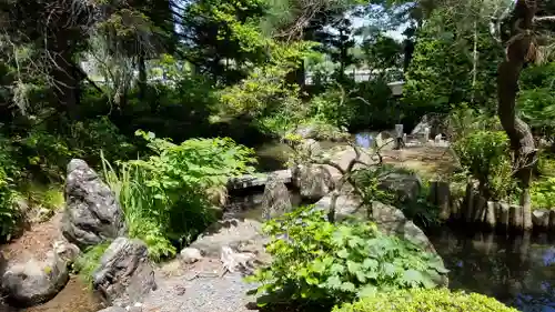 志和古稲荷神社の庭園