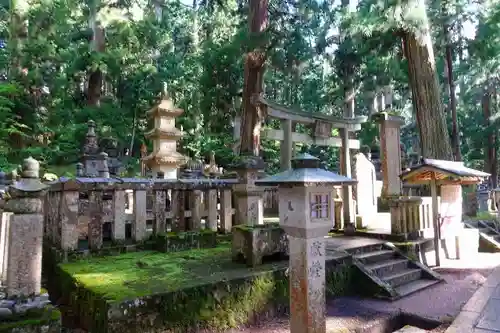 高野山金剛峯寺奥の院のお墓