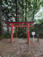 岩戸神社(砥鹿神社奥宮境外末社)の{uncategorized: "未分類", other: "その他", undefined: "問題あり", building: "その他建物", grave: "お墓", sacred_gate: "鳥居", guardian: "狛犬", statue: "像", buddha: "仏像", history: "歴史", nature: "自然", garden: "庭園", animal: "動物", pagoda: "塔", temizu: "手水舎", mountain_gate: "山門・神門", sanctuary: "本殿・本堂", subordinate: "末社・摂社", art: "芸術", scenery: "景色", jizo: "地蔵", ema: "絵馬", goshuin: "御朱印", omikuji: "おみくじ", items: "授与品その他", amulet: "お守り", goshuincho: "御朱印帳", eats: "食事", festival: "お祭り", votive_dance: "神楽", shichigosan: "七五三参", wedding: "結婚式", experience: "体験その他", initially: "初詣", around: "周辺", anti_infection: "感染症対策"}