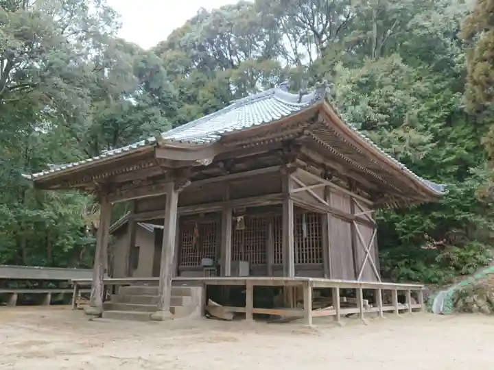 岩谷観音の本殿・本堂