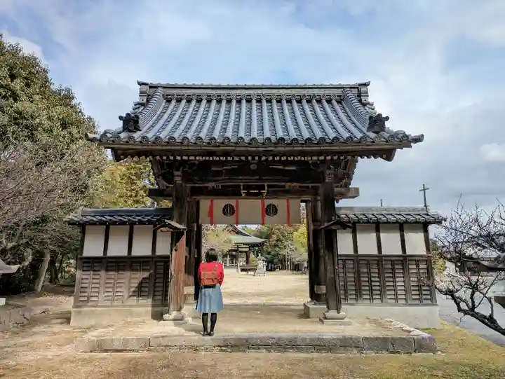 虫生神社の山門・神門