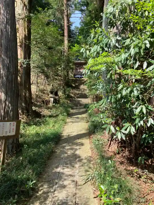 新里今宮神社の{uncategorized: "未分類", other: "その他", undefined: "問題あり", building: "その他建物", grave: "お墓", sacred_gate: "鳥居", guardian: "狛犬", statue: "像", buddha: "仏像", history: "歴史", nature: "自然", garden: "庭園", animal: "動物", pagoda: "塔", temizu: "手水舎", mountain_gate: "山門・神門", sanctuary: "本殿・本堂", subordinate: "末社・摂社", art: "芸術", scenery: "景色", jizo: "地蔵", ema: "絵馬", goshuin: "御朱印", omikuji: "おみくじ", items: "授与品その他", amulet: "お守り", goshuincho: "御朱印帳", eats: "食事", festival: "お祭り", votive_dance: "神楽", shichigosan: "七五三参", wedding: "結婚式", experience: "体験その他", initially: "初詣", around: "周辺", anti_infection: "感染症対策"}