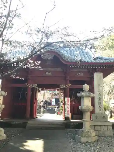 那古寺の山門