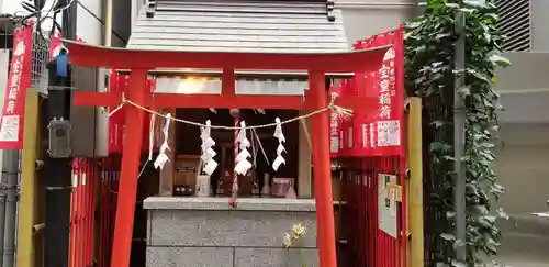 宝童稲荷神社の鳥居