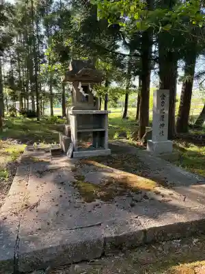 伊豆山神社 里宮の{uncategorized: "未分類", other: "その他", undefined: "問題あり", building: "その他建物", grave: "お墓", sacred_gate: "鳥居", guardian: "狛犬", statue: "像", buddha: "仏像", history: "歴史", nature: "自然", garden: "庭園", animal: "動物", pagoda: "塔", temizu: "手水舎", mountain_gate: "山門・神門", sanctuary: "本殿・本堂", subordinate: "末社・摂社", art: "芸術", scenery: "景色", jizo: "地蔵", ema: "絵馬", goshuin: "御朱印", omikuji: "おみくじ", items: "授与品その他", amulet: "お守り", goshuincho: "御朱印帳", eats: "食事", festival: "お祭り", votive_dance: "神楽", shichigosan: "七五三参", wedding: "結婚式", experience: "体験その他", initially: "初詣", around: "周辺", anti_infection: "感染症対策"}