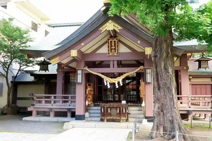 三吉神社の本殿・本堂