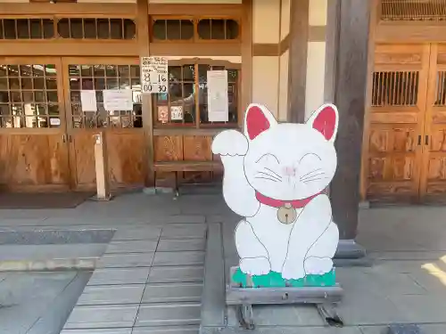 豪徳寺の{uncategorized: "未分類", other: "その他", undefined: "問題あり", building: "その他建物", grave: "お墓", sacred_gate: "鳥居", guardian: "狛犬", statue: "像", buddha: "仏像", history: "歴史", nature: "自然", garden: "庭園", animal: "動物", pagoda: "塔", temizu: "手水舎", mountain_gate: "山門・神門", sanctuary: "本殿・本堂", subordinate: "末社・摂社", art: "芸術", scenery: "景色", jizo: "地蔵", ema: "絵馬", goshuin: "御朱印", omikuji: "おみくじ", items: "授与品その他", amulet: "お守り", goshuincho: "御朱印帳", eats: "食事", festival: "お祭り", votive_dance: "神楽", shichigosan: "七五三参", wedding: "結婚式", experience: "体験その他", initially: "初詣", around: "周辺", anti_infection: "感染症対策"}