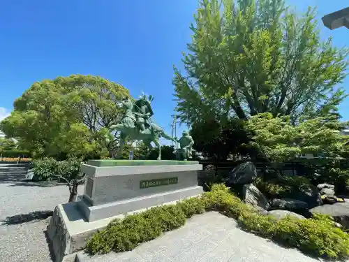 白旗神社の{uncategorized: "未分類", other: "その他", undefined: "問題あり", building: "その他建物", grave: "お墓", sacred_gate: "鳥居", guardian: "狛犬", statue: "像", buddha: "仏像", history: "歴史", nature: "自然", garden: "庭園", animal: "動物", pagoda: "塔", temizu: "手水舎", mountain_gate: "山門・神門", sanctuary: "本殿・本堂", subordinate: "末社・摂社", art: "芸術", scenery: "景色", jizo: "地蔵", ema: "絵馬", goshuin: "御朱印", omikuji: "おみくじ", items: "授与品その他", amulet: "お守り", goshuincho: "御朱印帳", eats: "食事", festival: "お祭り", votive_dance: "神楽", shichigosan: "七五三参", wedding: "結婚式", experience: "体験その他", initially: "初詣", around: "周辺", anti_infection: "感染症対策"}