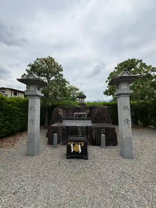 熊野本宮大社産田社の{uncategorized: "未分類", other: "その他", undefined: "問題あり", building: "その他建物", grave: "お墓", sacred_gate: "鳥居", guardian: "狛犬", statue: "像", buddha: "仏像", history: "歴史", nature: "自然", garden: "庭園", animal: "動物", pagoda: "塔", temizu: "手水舎", mountain_gate: "山門・神門", sanctuary: "本殿・本堂", subordinate: "末社・摂社", art: "芸術", scenery: "景色", jizo: "地蔵", ema: "絵馬", goshuin: "御朱印", omikuji: "おみくじ", items: "授与品その他", amulet: "お守り", goshuincho: "御朱印帳", eats: "食事", festival: "お祭り", votive_dance: "神楽", shichigosan: "七五三参", wedding: "結婚式", experience: "体験その他", initially: "初詣", around: "周辺", anti_infection: "感染症対策"}