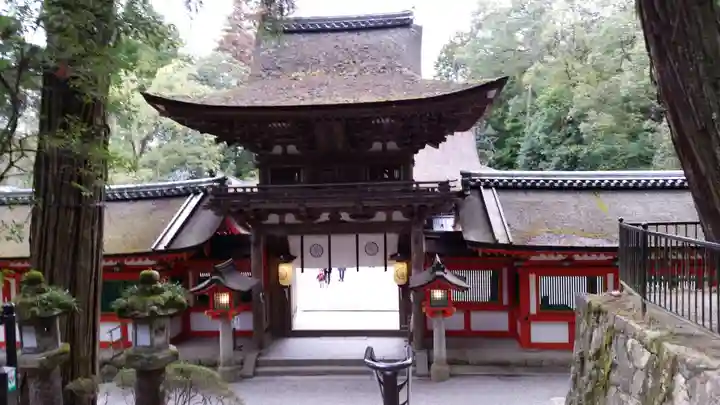 石上神宮の山門・神門