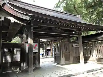 雄山神社前立社壇の山門・神門