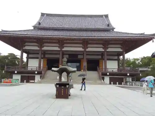 西新井大師総持寺の本殿・本堂