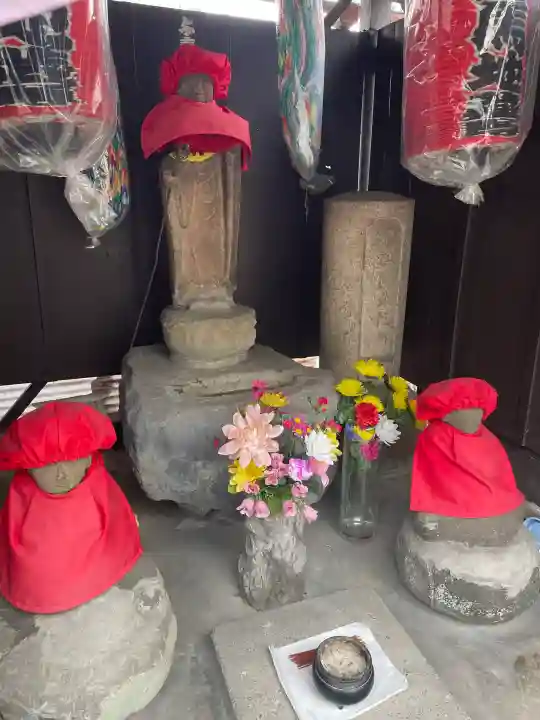 落馬地蔵尊の{uncategorized: "未分類", other: "その他", undefined: "問題あり", building: "その他建物", grave: "お墓", sacred_gate: "鳥居", guardian: "狛犬", statue: "像", buddha: "仏像", history: "歴史", nature: "自然", garden: "庭園", animal: "動物", pagoda: "塔", temizu: "手水舎", mountain_gate: "山門・神門", sanctuary: "本殿・本堂", subordinate: "末社・摂社", art: "芸術", scenery: "景色", jizo: "地蔵", ema: "絵馬", goshuin: "御朱印", omikuji: "おみくじ", items: "授与品その他", amulet: "お守り", goshuincho: "御朱印帳", eats: "食事", festival: "お祭り", votive_dance: "神楽", shichigosan: "七五三参", wedding: "結婚式", experience: "体験その他", initially: "初詣", around: "周辺", anti_infection: "感染症対策"}