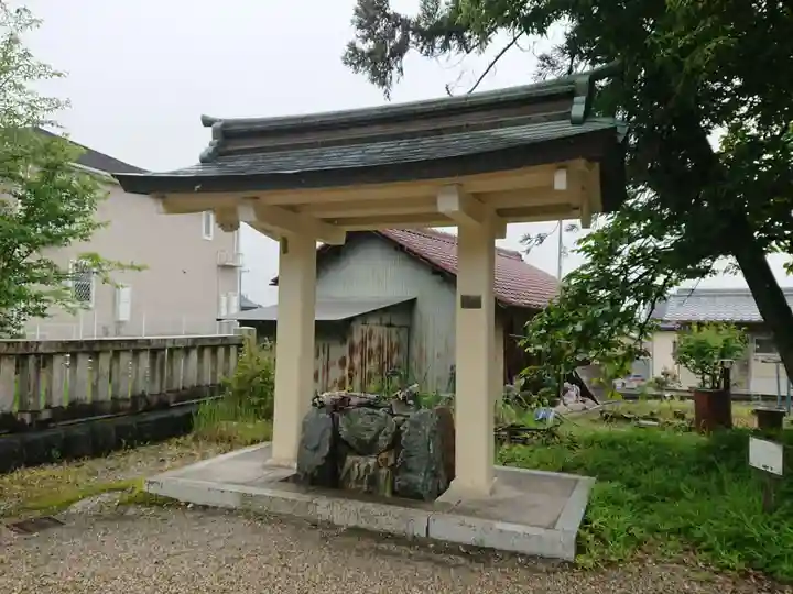 八幡神社(吉根南)の手水舎
