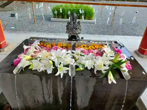 美濃國一宮　南宮大社の手水舎