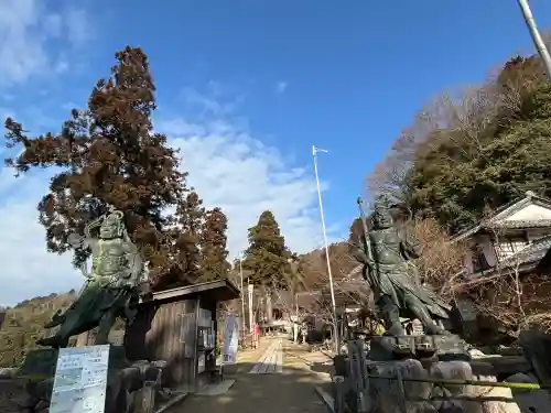 観音正寺の{uncategorized: "未分類", other: "その他", undefined: "問題あり", building: "その他建物", grave: "お墓", sacred_gate: "鳥居", guardian: "狛犬", statue: "像", buddha: "仏像", history: "歴史", nature: "自然", garden: "庭園", animal: "動物", pagoda: "塔", temizu: "手水舎", mountain_gate: "山門・神門", sanctuary: "本殿・本堂", subordinate: "末社・摂社", art: "芸術", scenery: "景色", jizo: "地蔵", ema: "絵馬", goshuin: "御朱印", omikuji: "おみくじ", items: "授与品その他", amulet: "お守り", goshuincho: "御朱印帳", eats: "食事", festival: "お祭り", votive_dance: "神楽", shichigosan: "七五三参", wedding: "結婚式", experience: "体験その他", initially: "初詣", around: "周辺", anti_infection: "感染症対策"}