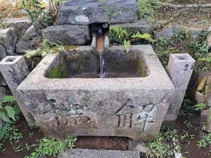 月読神社(松尾大社摂社)の手水舎