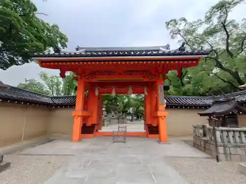 西宮神社の山門