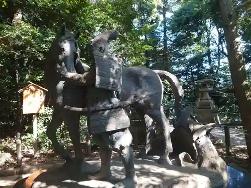 駒木諏訪神社の像