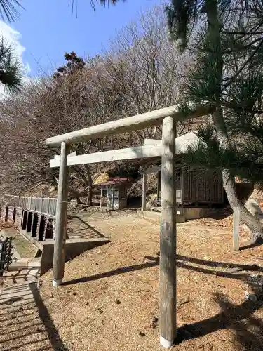 小谷石大明神の{uncategorized: "未分類", other: "その他", undefined: "問題あり", building: "その他建物", grave: "お墓", sacred_gate: "鳥居", guardian: "狛犬", statue: "像", buddha: "仏像", history: "歴史", nature: "自然", garden: "庭園", animal: "動物", pagoda: "塔", temizu: "手水舎", mountain_gate: "山門・神門", sanctuary: "本殿・本堂", subordinate: "末社・摂社", art: "芸術", scenery: "景色", jizo: "地蔵", ema: "絵馬", goshuin: "御朱印", omikuji: "おみくじ", items: "授与品その他", amulet: "お守り", goshuincho: "御朱印帳", eats: "食事", festival: "お祭り", votive_dance: "神楽", shichigosan: "七五三参", wedding: "結婚式", experience: "体験その他", initially: "初詣", around: "周辺", anti_infection: "感染症対策"}