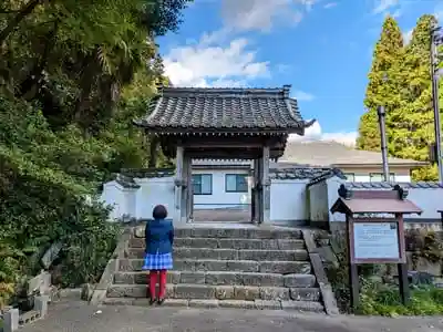 万松寺の山門
