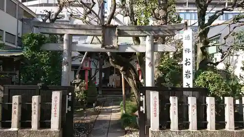 四谷於岩稲荷田宮神社の鳥居