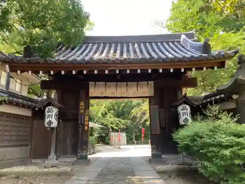 品川寺の山門