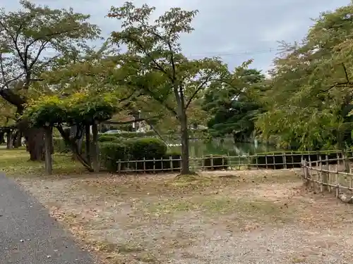 荘内神社の庭園