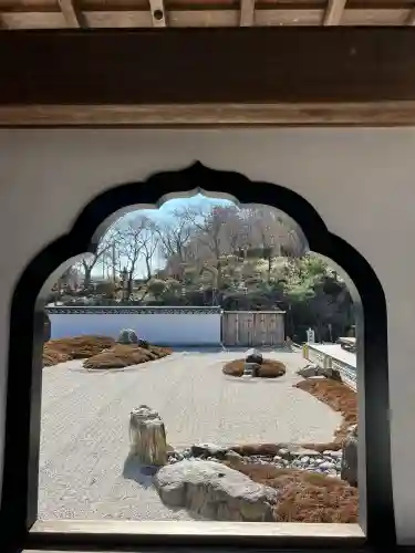 宝徳寺の{uncategorized: "未分類", other: "その他", undefined: "問題あり", building: "その他建物", grave: "お墓", sacred_gate: "鳥居", guardian: "狛犬", statue: "像", buddha: "仏像", history: "歴史", nature: "自然", garden: "庭園", animal: "動物", pagoda: "塔", temizu: "手水舎", mountain_gate: "山門・神門", sanctuary: "本殿・本堂", subordinate: "末社・摂社", art: "芸術", scenery: "景色", jizo: "地蔵", ema: "絵馬", goshuin: "御朱印", omikuji: "おみくじ", items: "授与品その他", amulet: "お守り", goshuincho: "御朱印帳", eats: "食事", festival: "お祭り", votive_dance: "神楽", shichigosan: "七五三参", wedding: "結婚式", experience: "体験その他", initially: "初詣", around: "周辺", anti_infection: "感染症対策"}