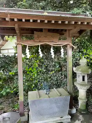 白蛇辨財天の手水舎